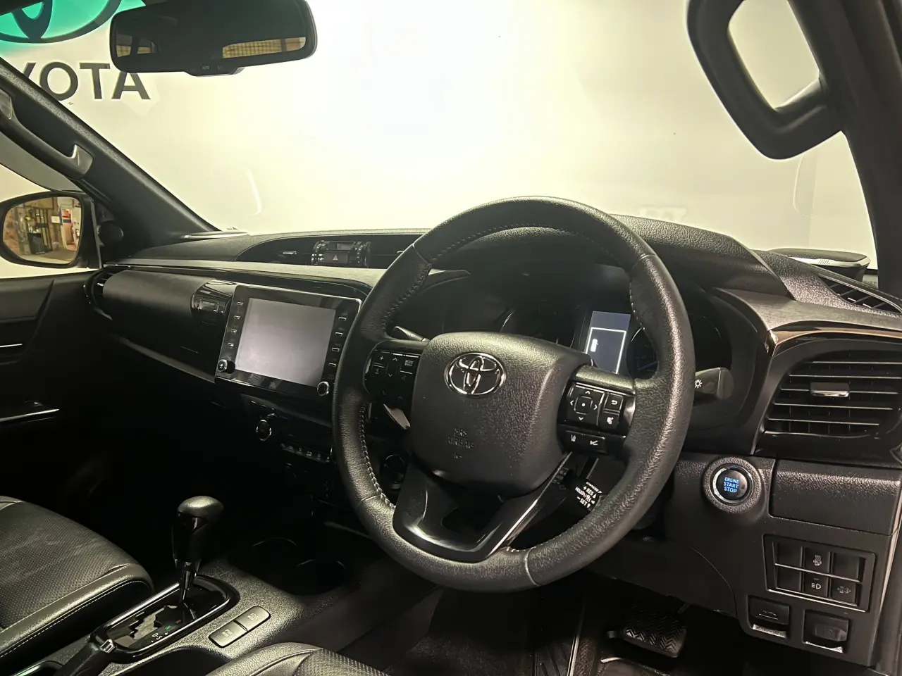 2020 TOYOTA HILUX Gallery Image 10