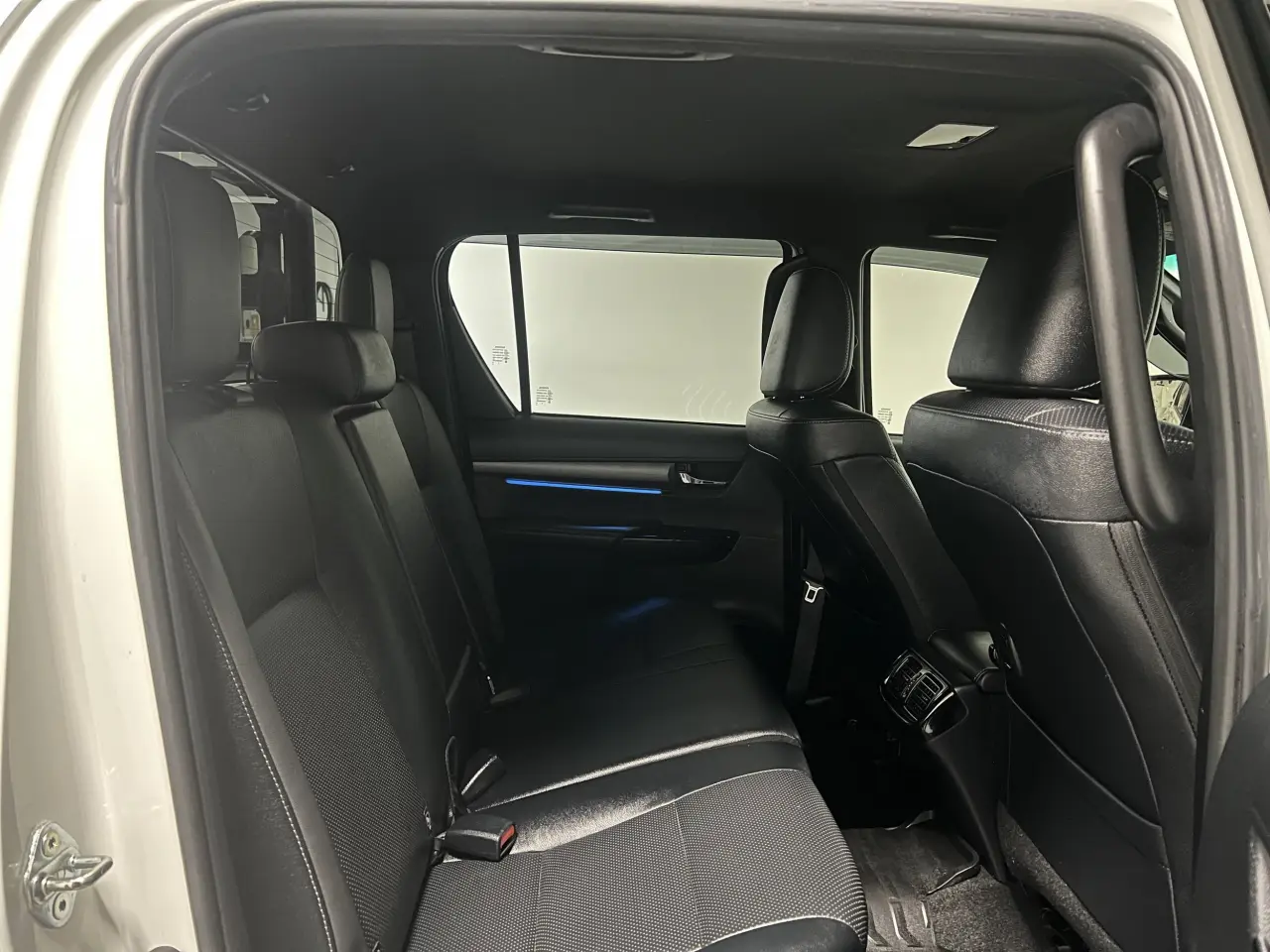 2020 TOYOTA HILUX Gallery Image 11