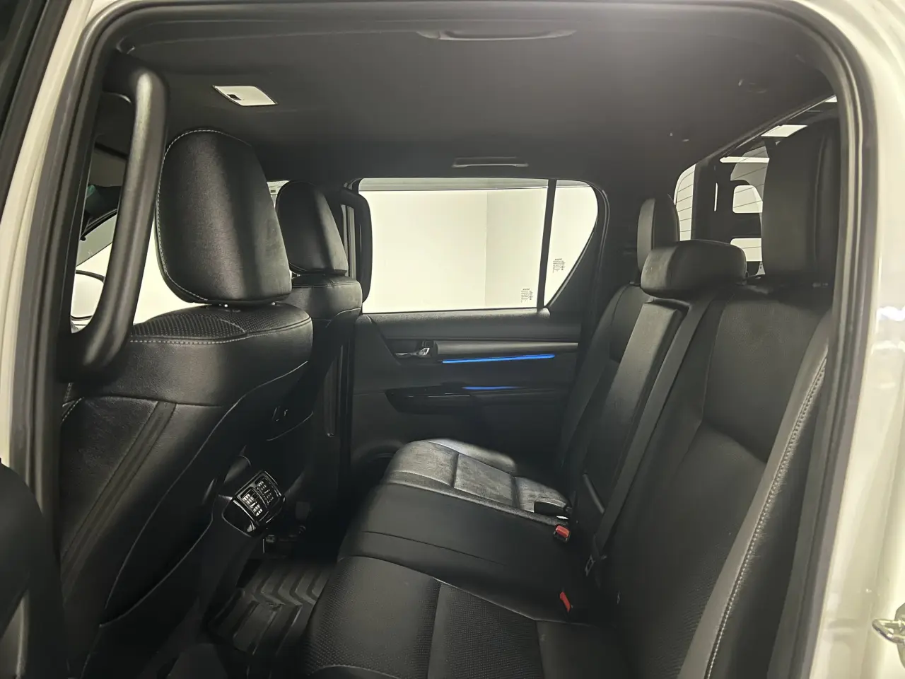 2020 TOYOTA HILUX Gallery Image 13