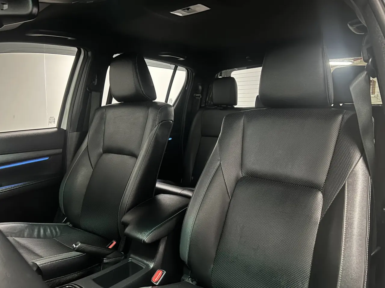 2020 TOYOTA HILUX Gallery Image 15