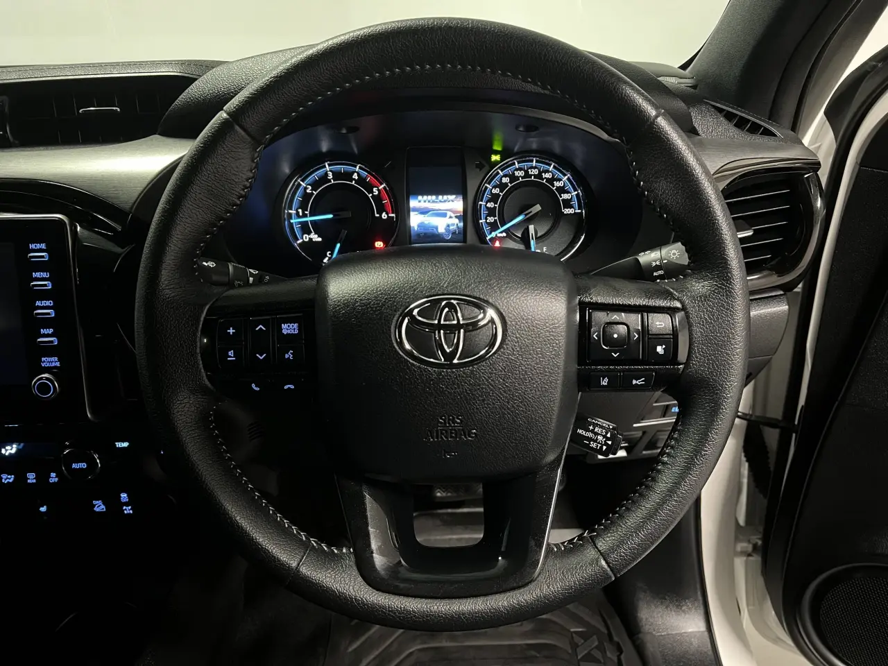 2020 TOYOTA HILUX Gallery Image 16