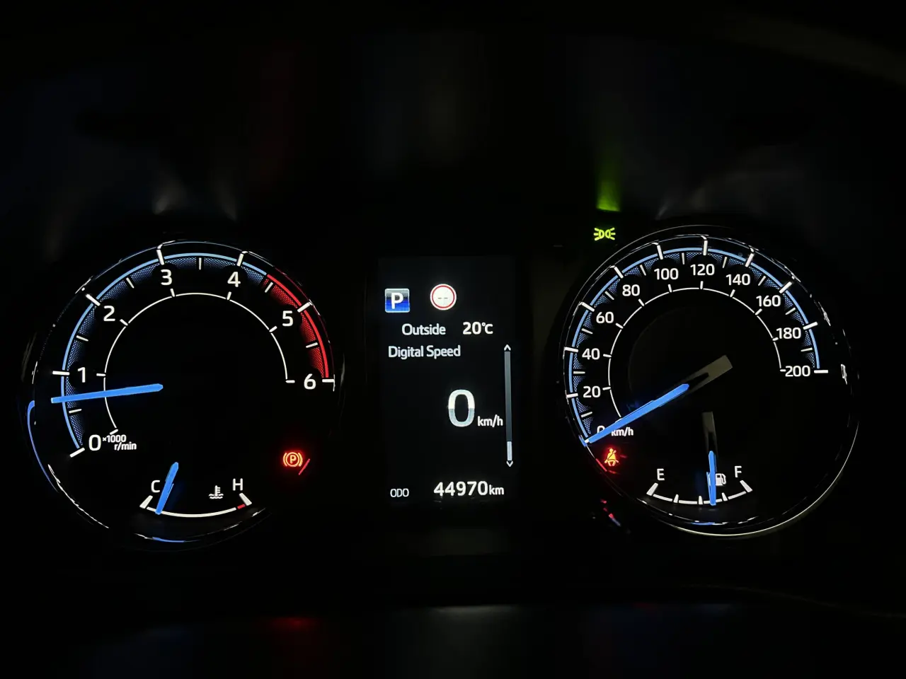 2020 TOYOTA HILUX Gallery Image 17