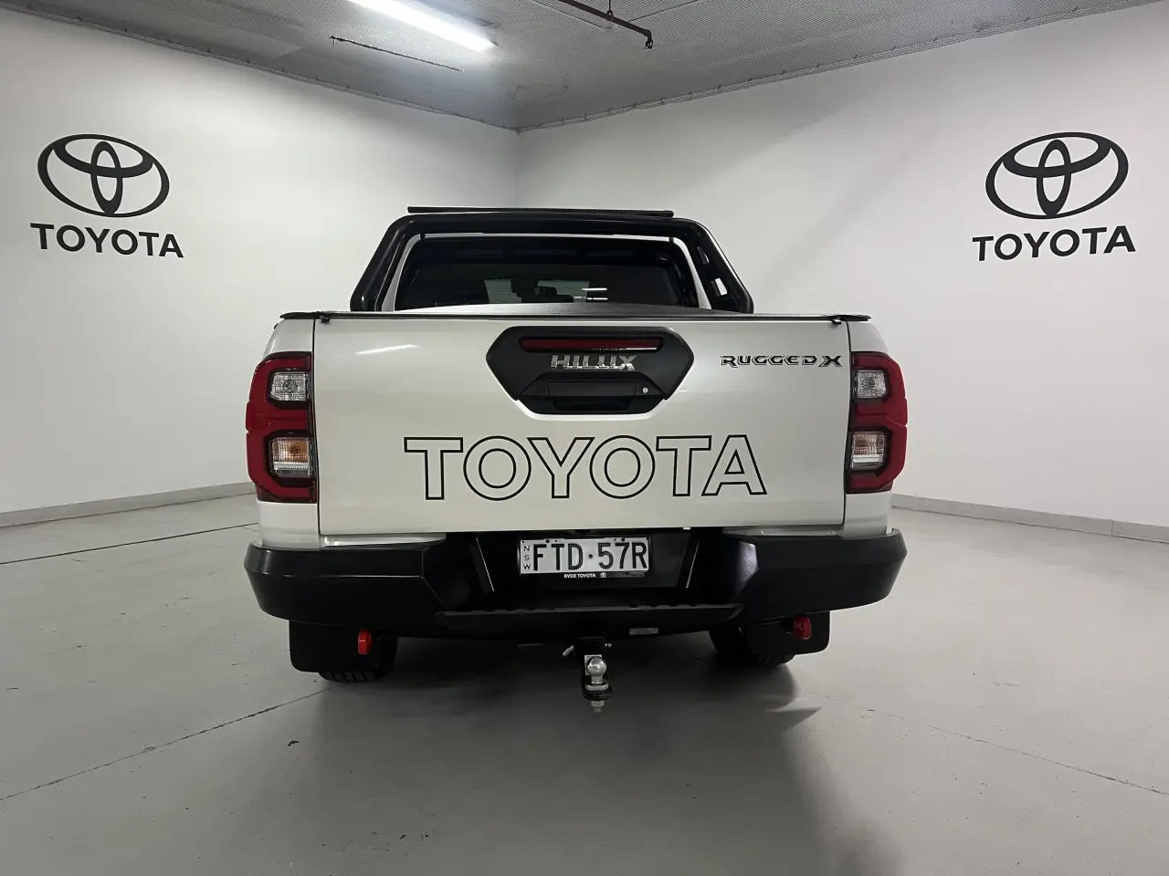 2020 TOYOTA HILUX Gallery Image 6