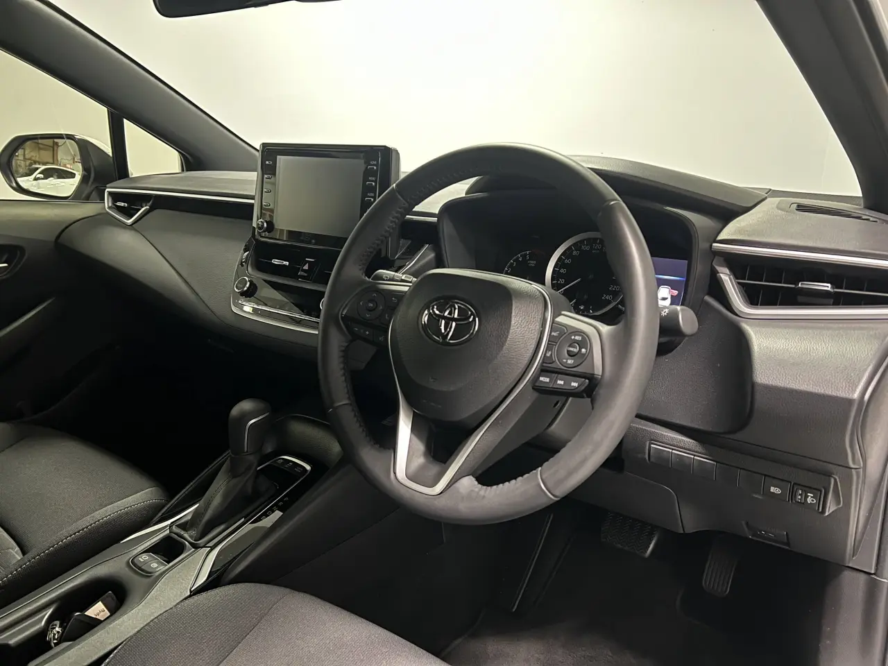 2021 TOYOTA COROLLA Gallery Image 10