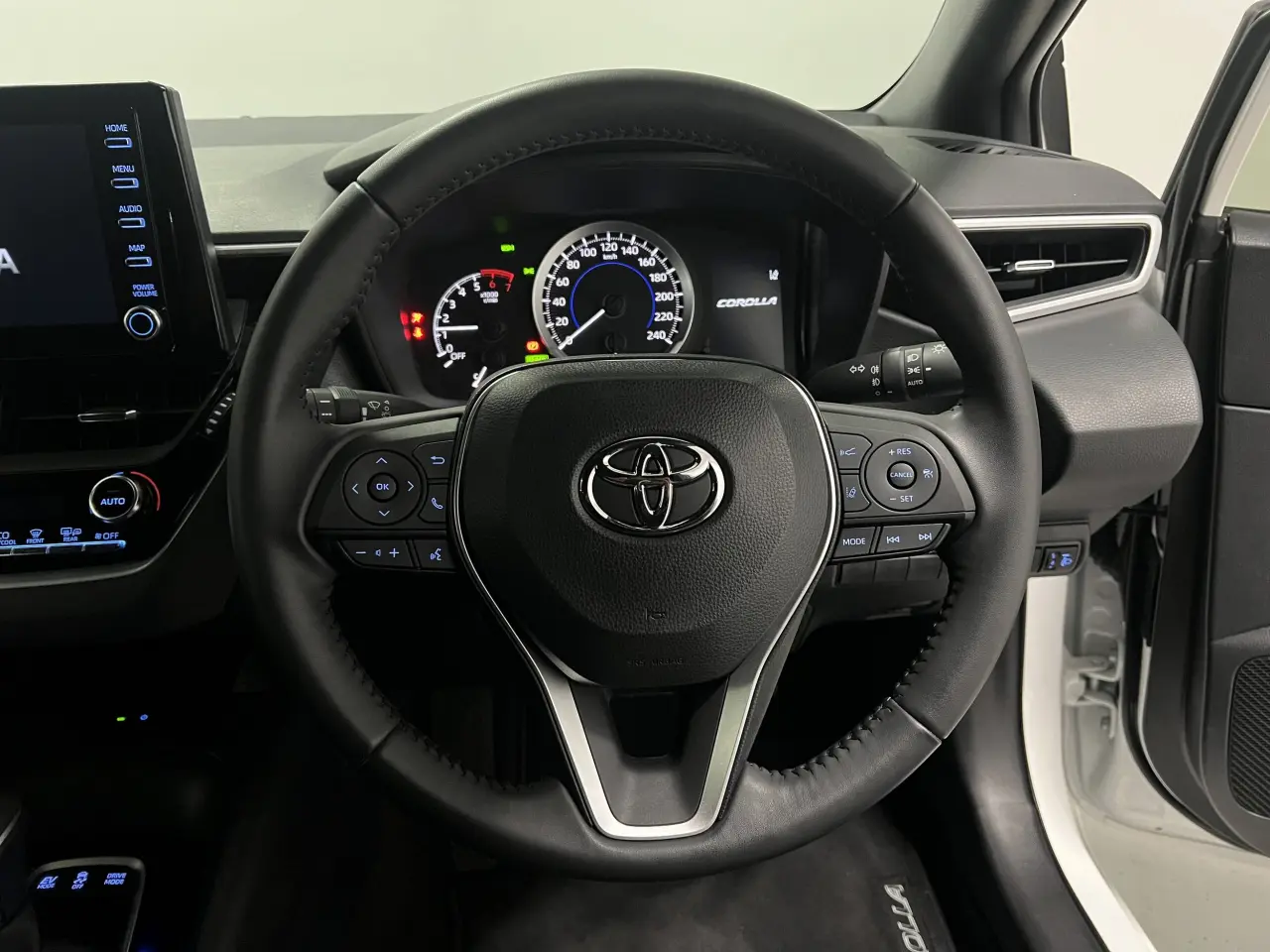 2021 TOYOTA COROLLA Gallery Image 16