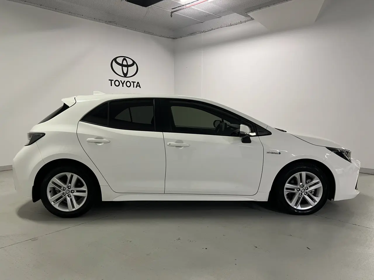 2021 TOYOTA COROLLA Gallery Image 4