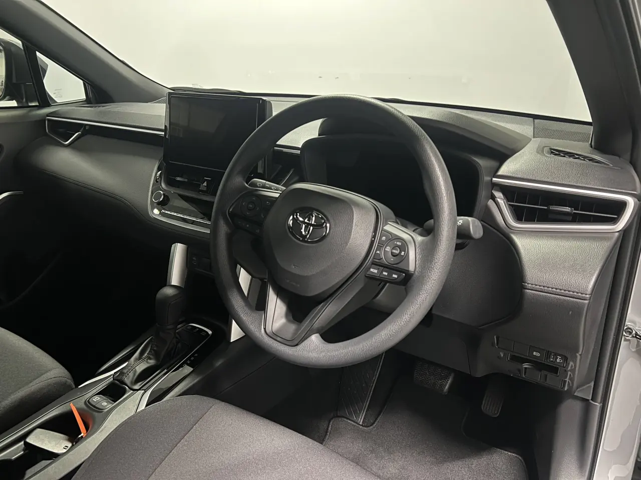 2024 TOYOTA COROLLA CROSS HYBRID Gallery Image 10