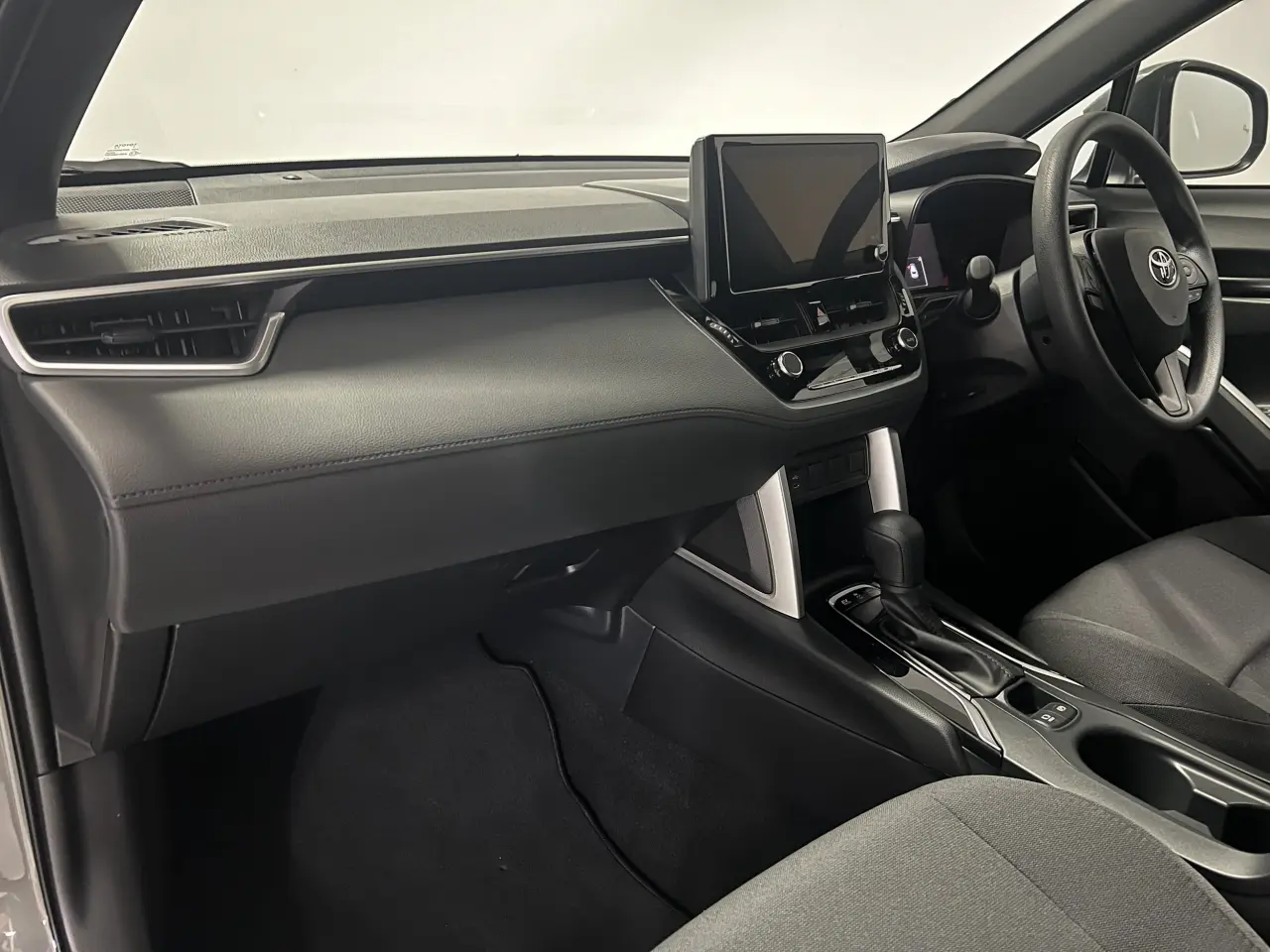 2024 TOYOTA COROLLA CROSS HYBRID Gallery Image 15