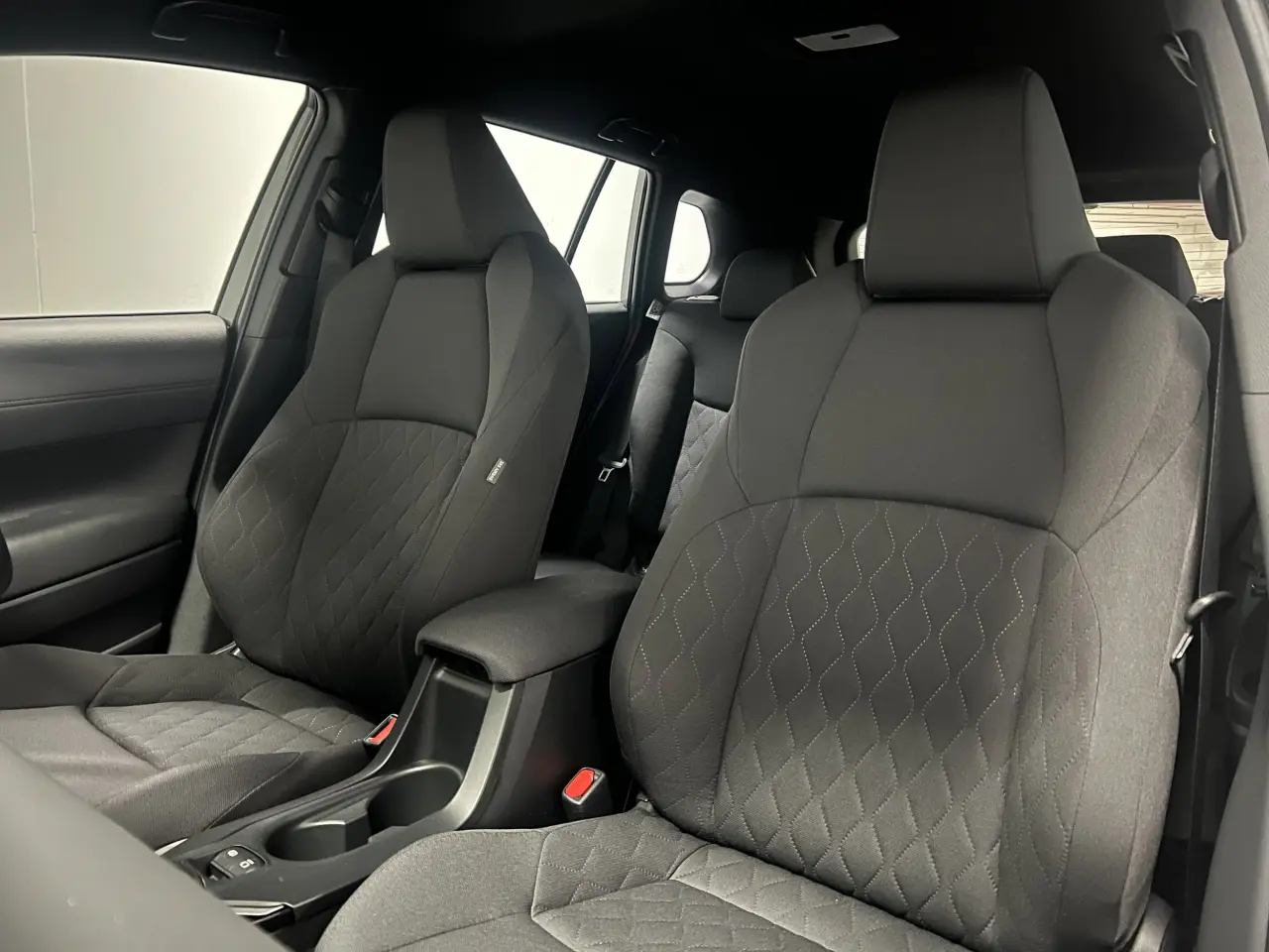 2024 TOYOTA COROLLA CROSS HYBRID Gallery Image 16