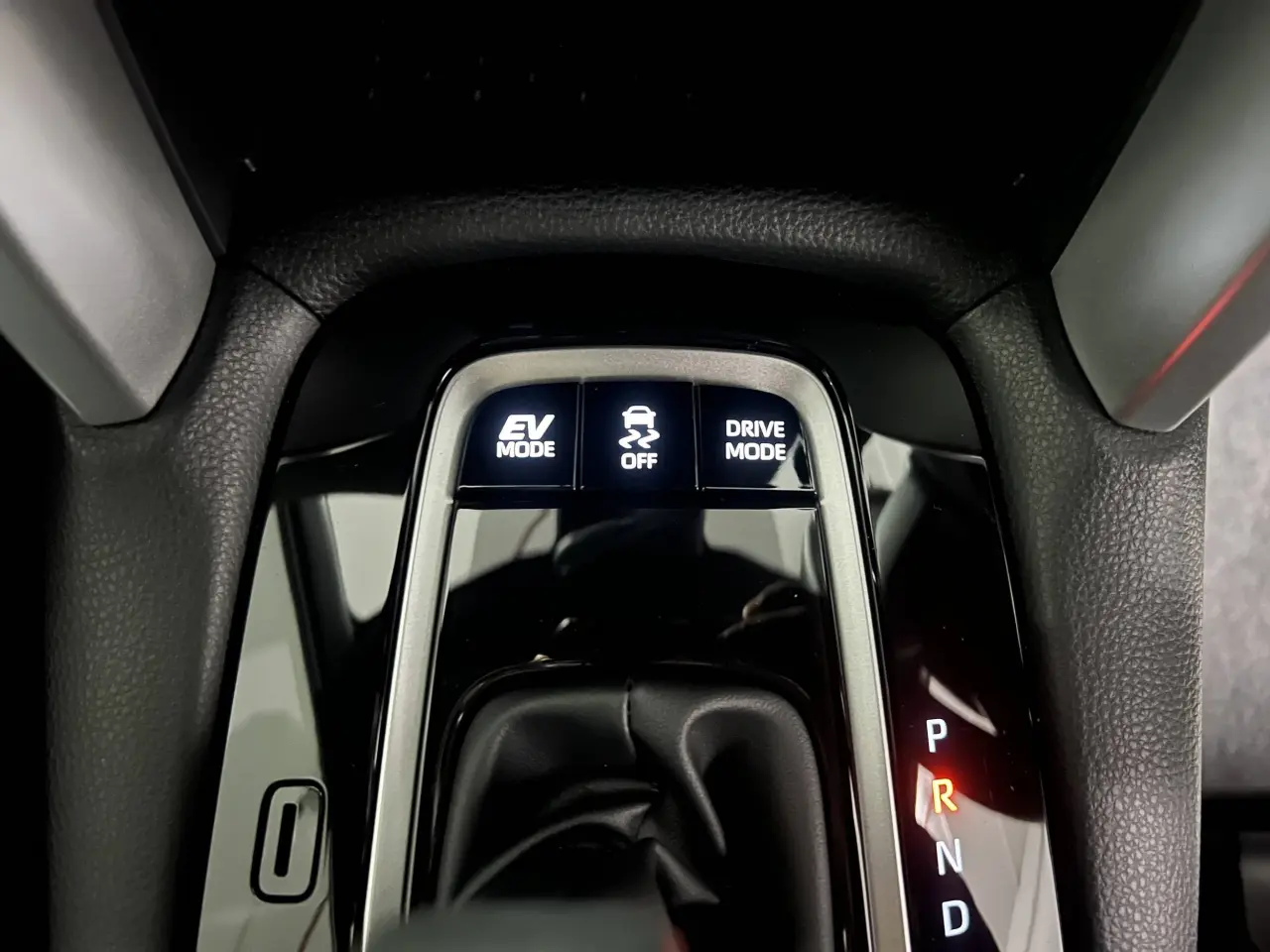 2024 TOYOTA COROLLA CROSS HYBRID Gallery Image 21