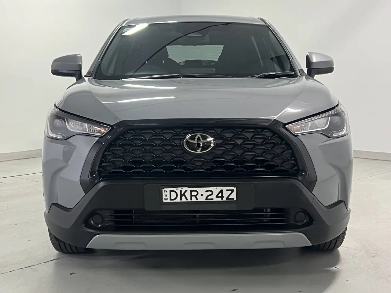 2024 TOYOTA COROLLA CROSS HYBRID Gallery Image 3