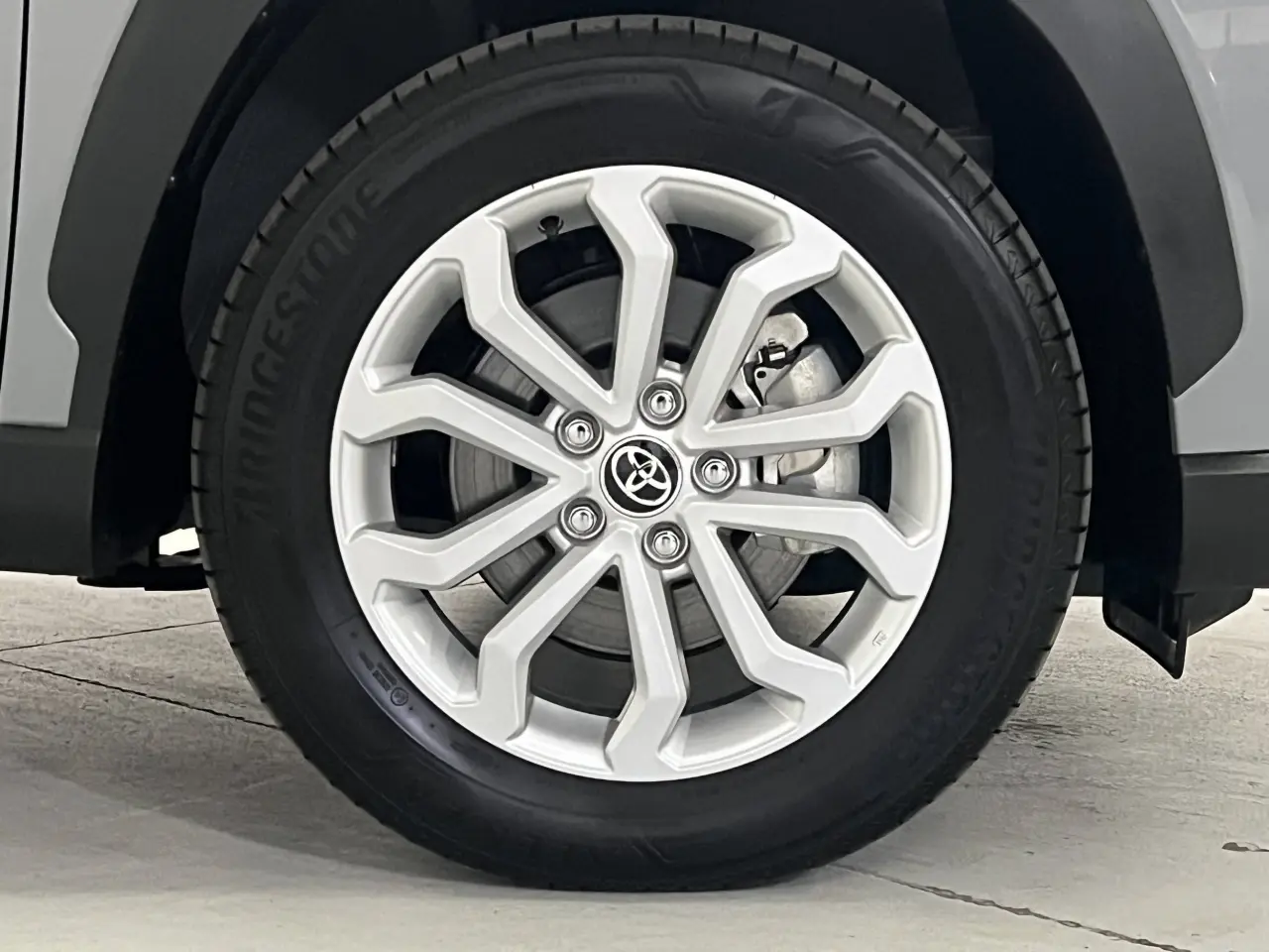 2024 TOYOTA COROLLA CROSS HYBRID Gallery Image 5