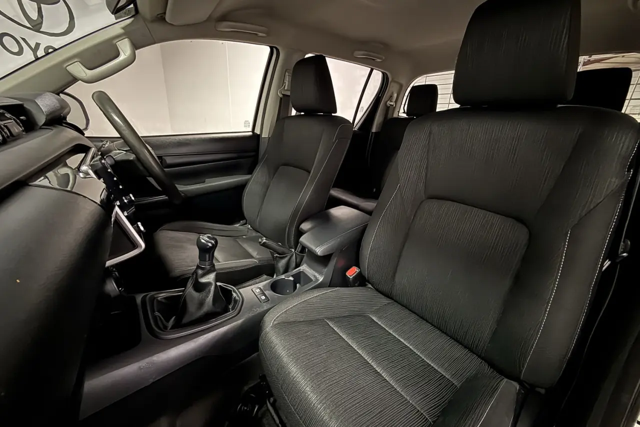 2021 Toyota Hilux Gallery Image 16