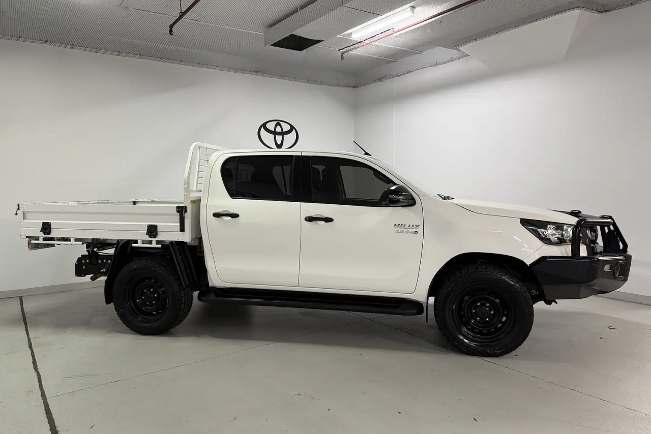 2021 Toyota Hilux Gallery Image 3
