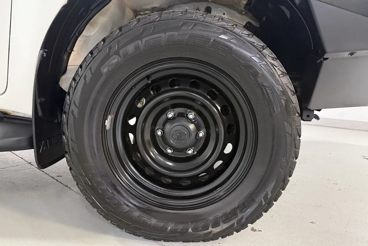 2021 Toyota Hilux Gallery Image 7