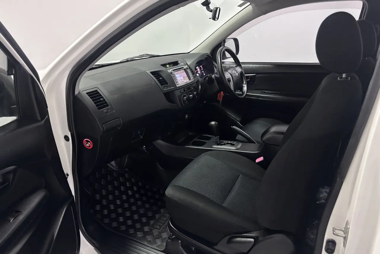 2014 Toyota Hilux Gallery Image 13