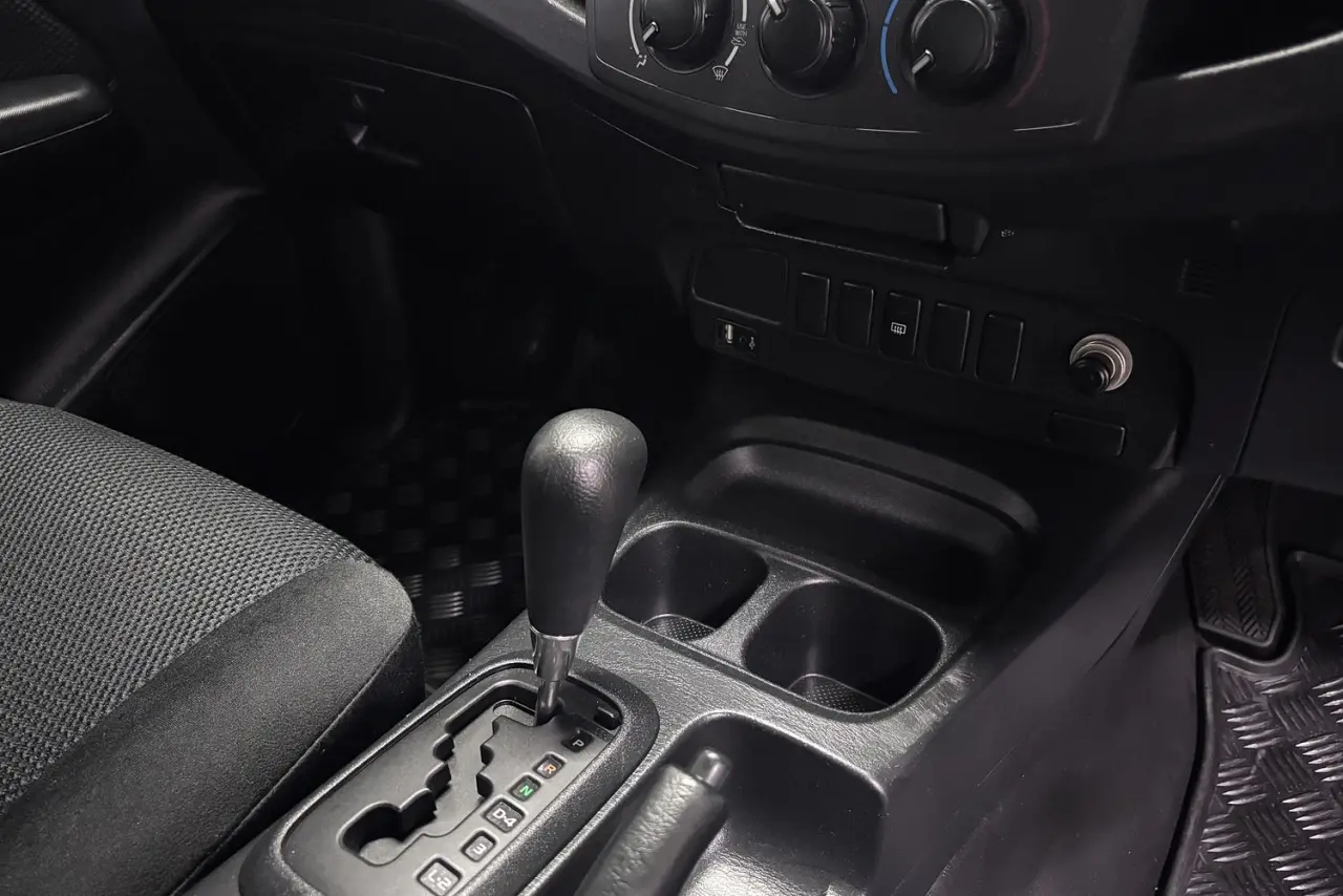 2014 Toyota Hilux Gallery Image 18