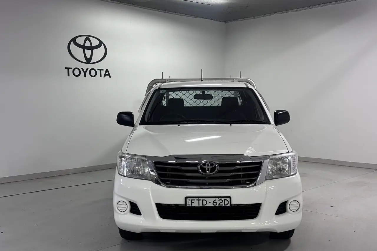 2014 Toyota Hilux Gallery Image 2