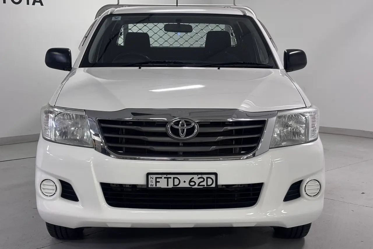 2014 Toyota Hilux Gallery Image 3