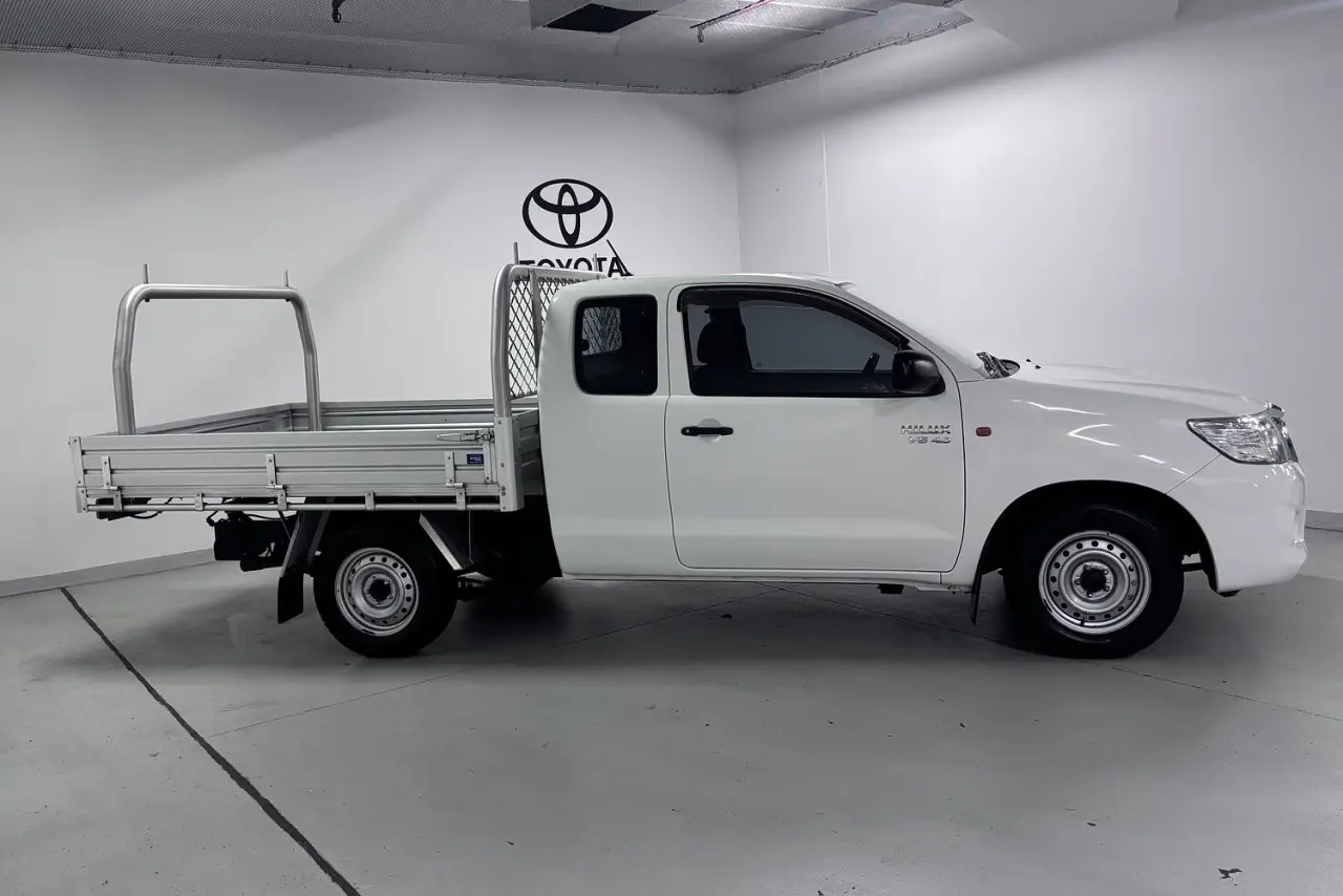2014 Toyota Hilux Gallery Image 4