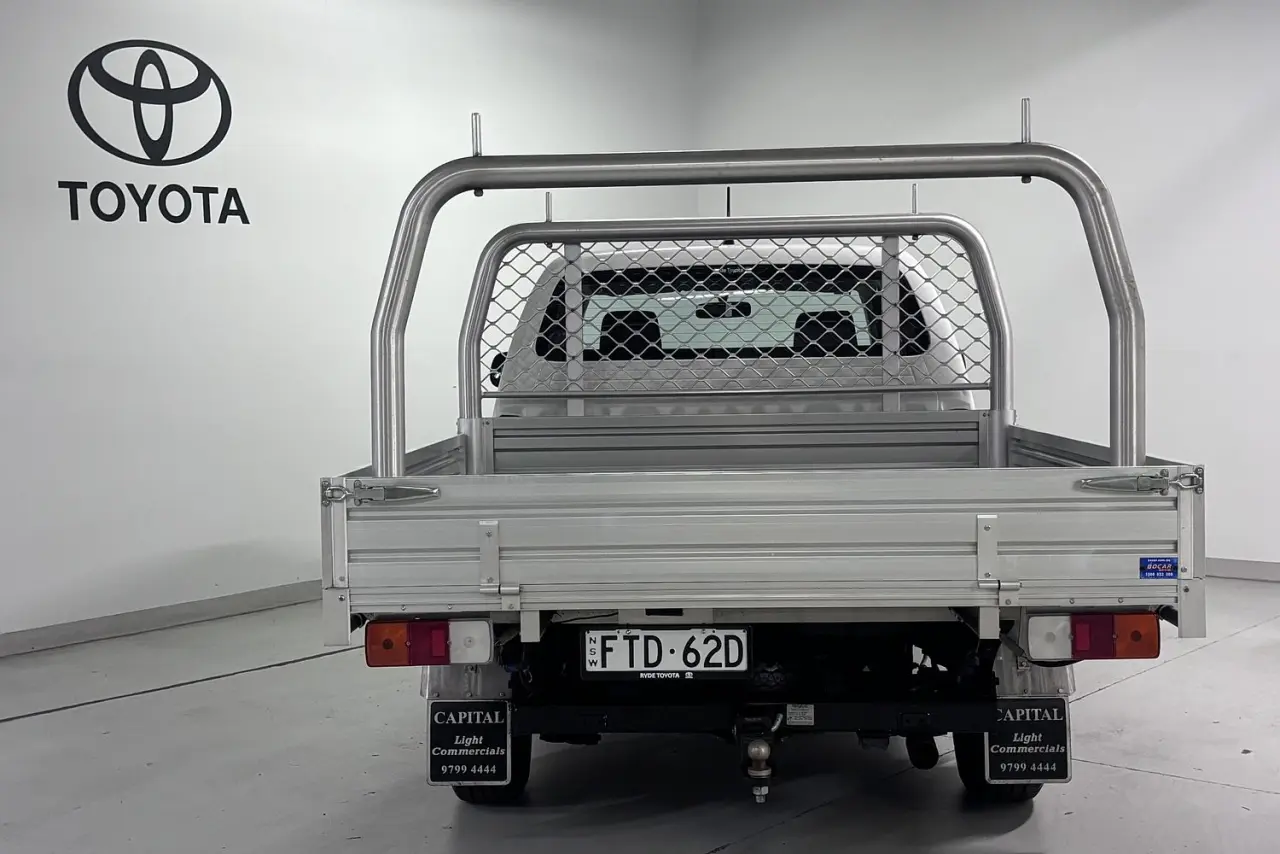 2014 Toyota Hilux Gallery Image 5