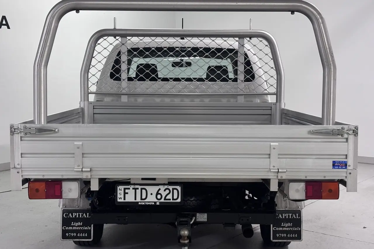 2014 Toyota Hilux Gallery Image 6