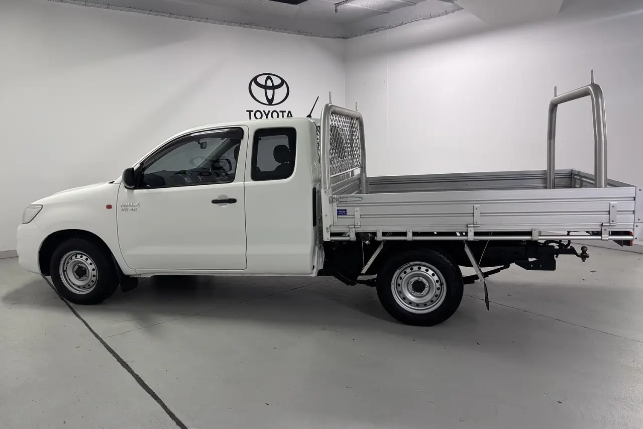 2014 Toyota Hilux Gallery Image 8