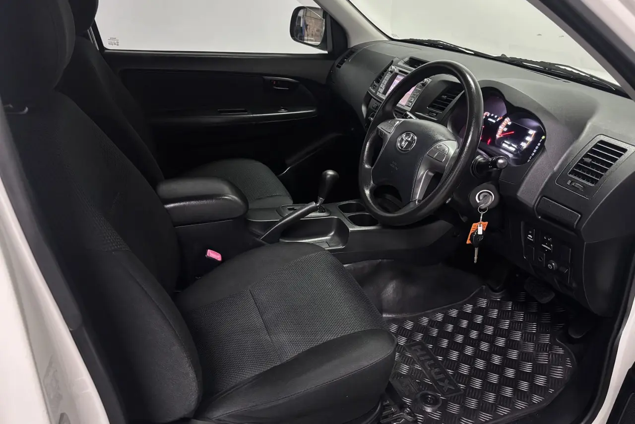 2014 Toyota Hilux Gallery Image 9