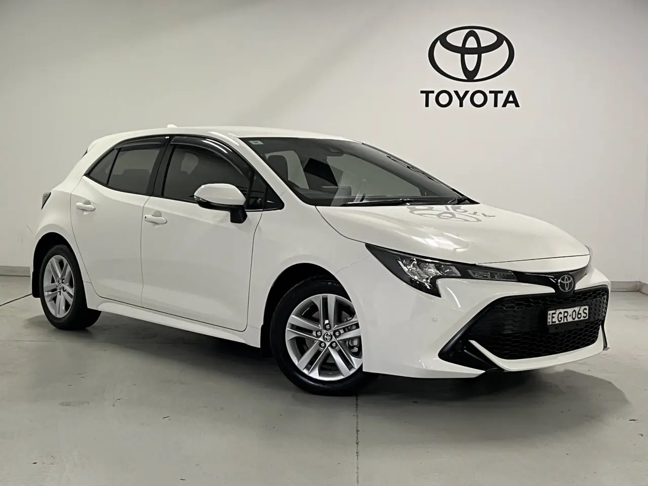 2019 TOYOTA COROLLA Gallery Image 1