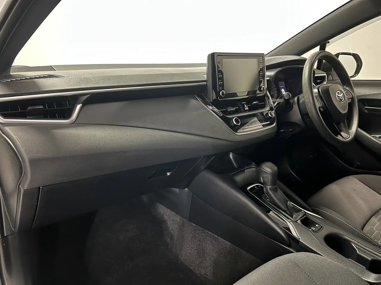 2019 TOYOTA COROLLA Gallery Image 14