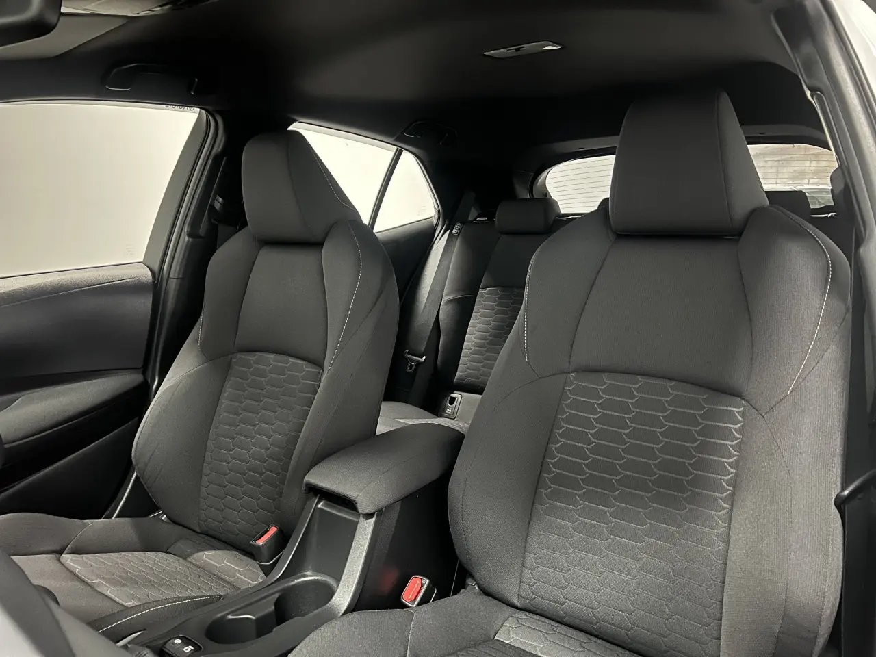 2019 TOYOTA COROLLA Gallery Image 15