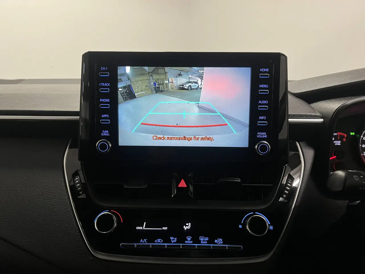 2019 TOYOTA COROLLA Gallery Image 18