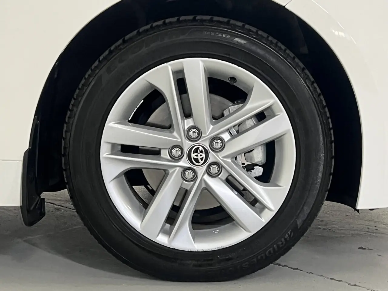 2019 TOYOTA COROLLA Gallery Image 5