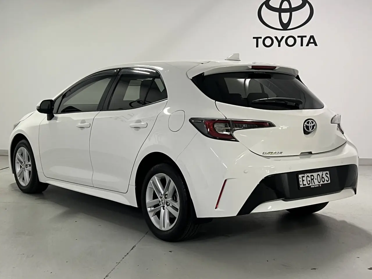2019 TOYOTA COROLLA Gallery Image 8