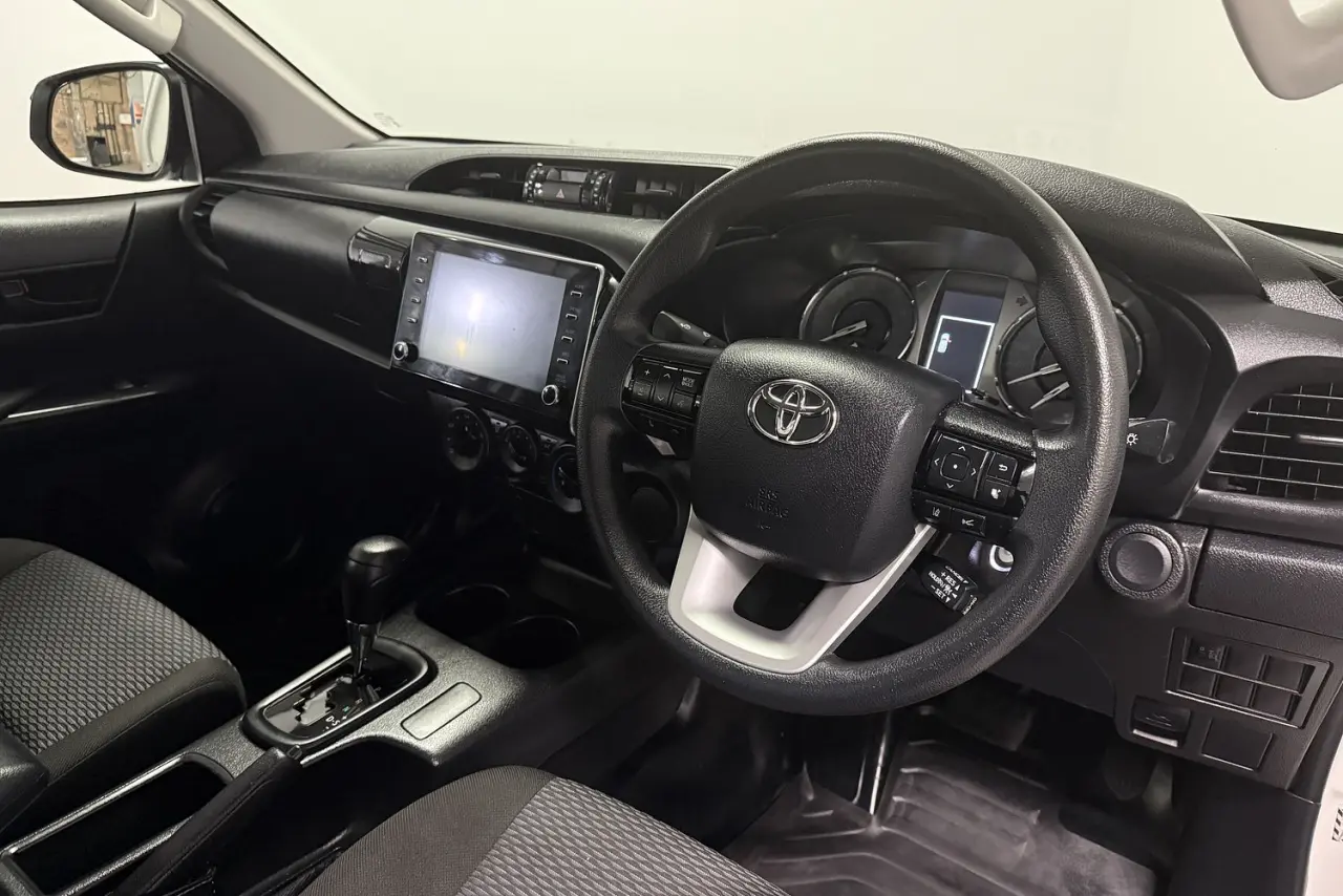2022 Toyota Hilux Gallery Image 12