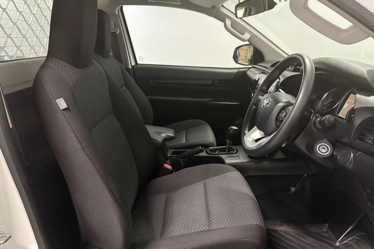 2022 Toyota Hilux Gallery Image 13