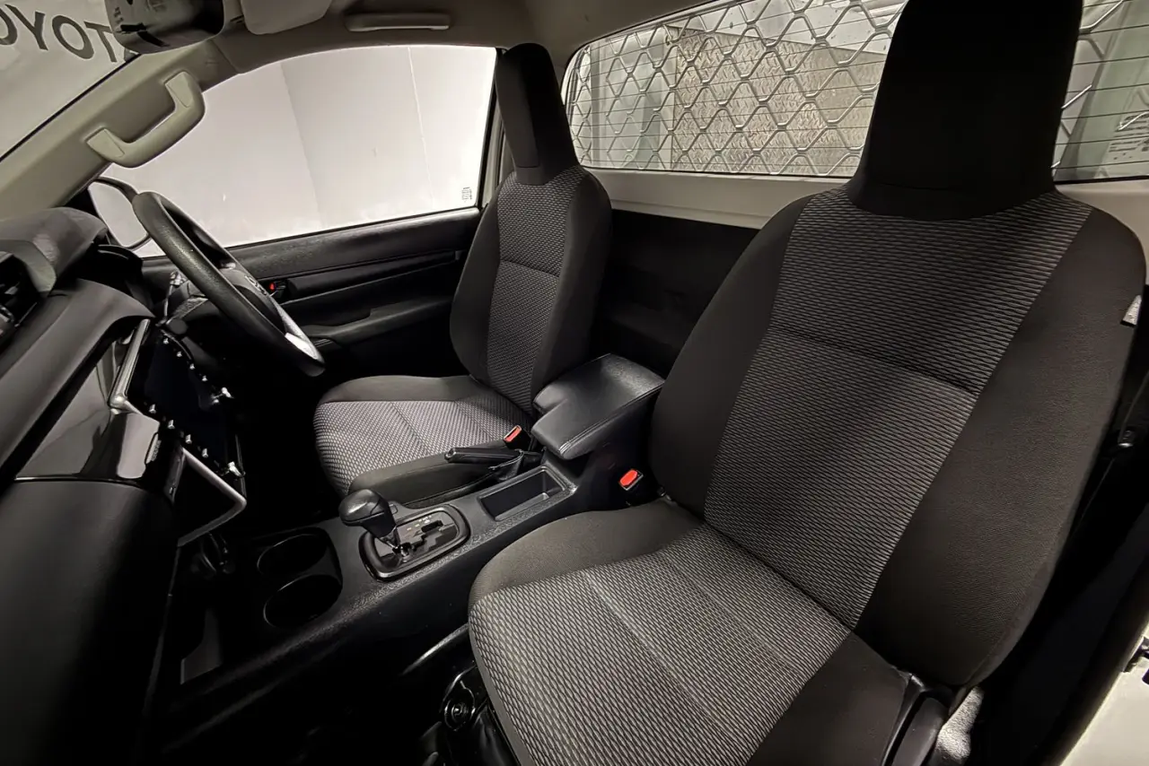 2022 Toyota Hilux Gallery Image 15