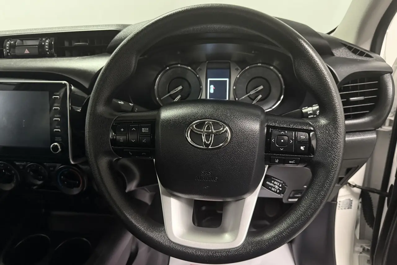 2022 Toyota Hilux Gallery Image 16