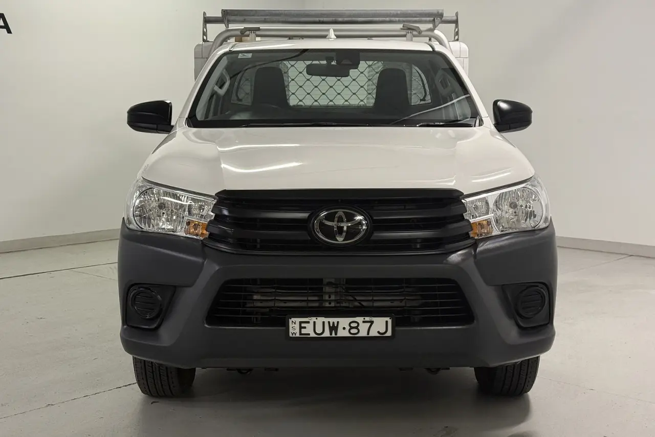 2022 Toyota Hilux Gallery Image 2