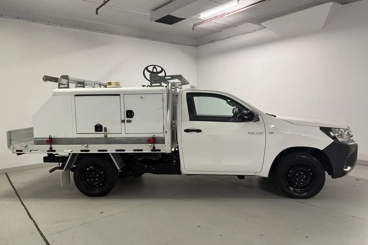 2022 Toyota Hilux Gallery Image 3