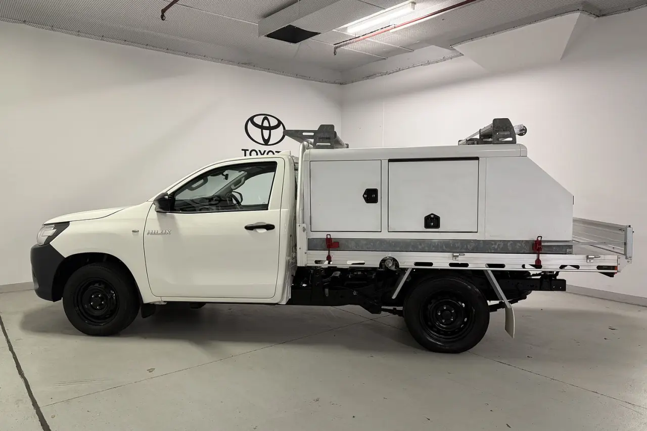2022 Toyota Hilux Gallery Image 6
