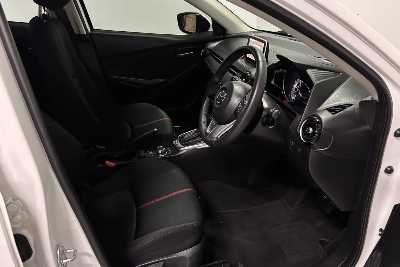 2015 Mazda 2 Gallery Image 10