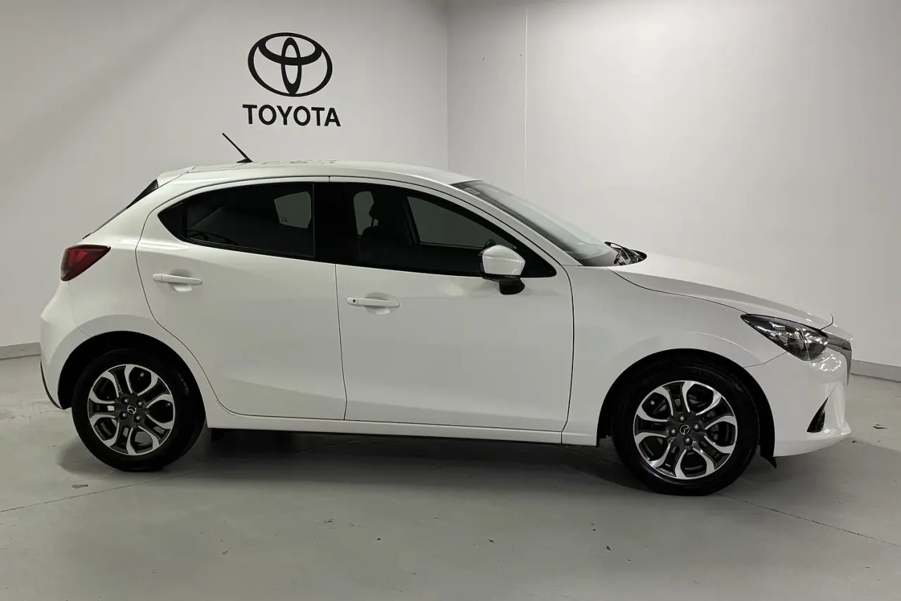 2015 Mazda 2 Gallery Image 4