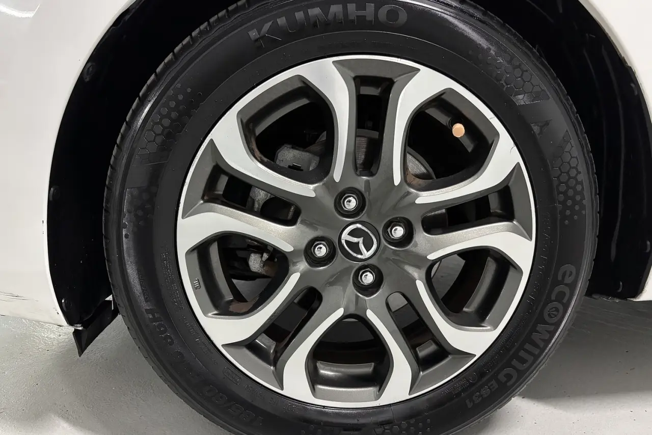 2015 Mazda 2 Gallery Image 5