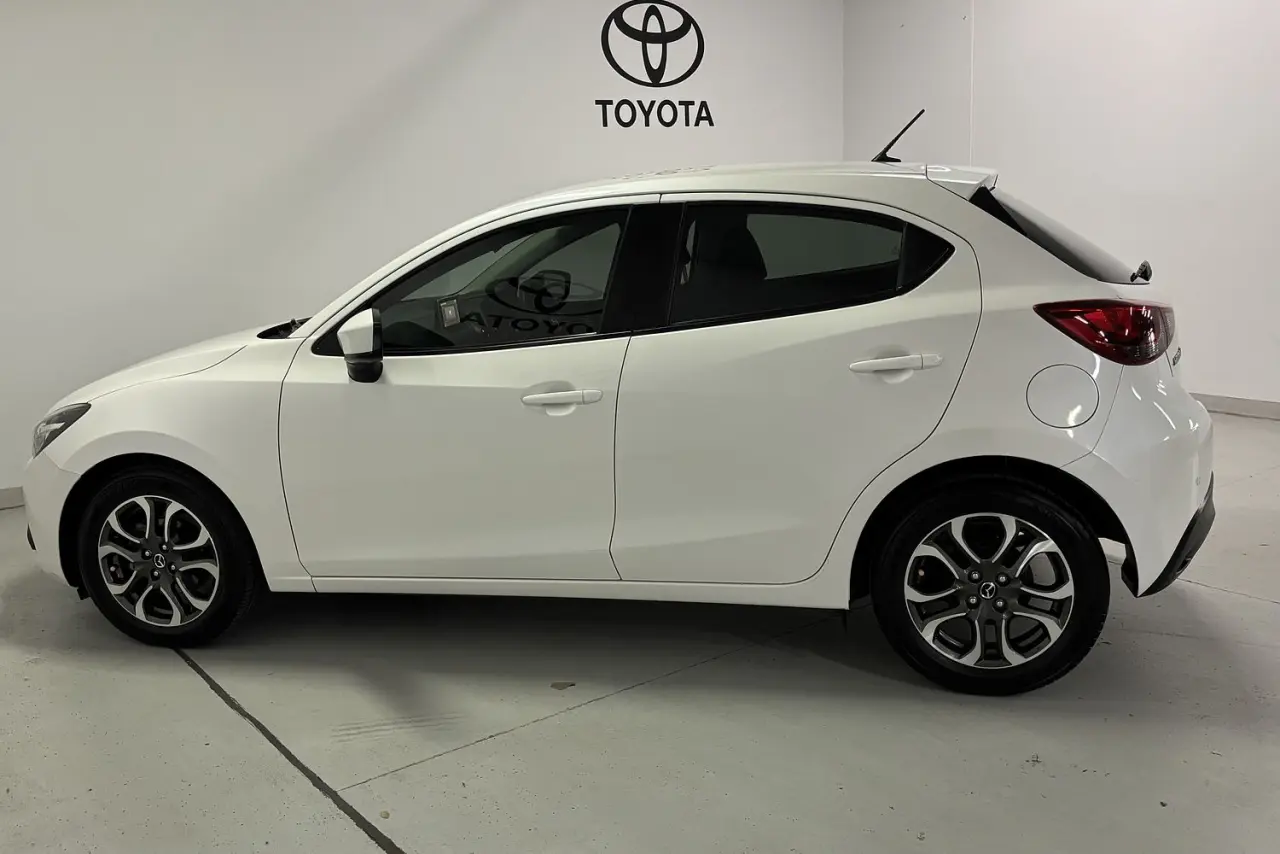 2015 Mazda 2 Gallery Image 9