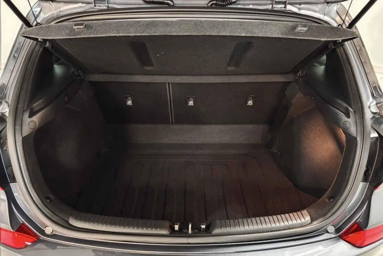 2017 Hyundai i30 Gallery Image 12