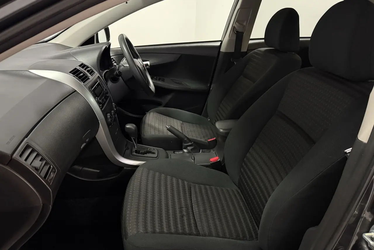 2013 Toyota Corolla Gallery Image 13