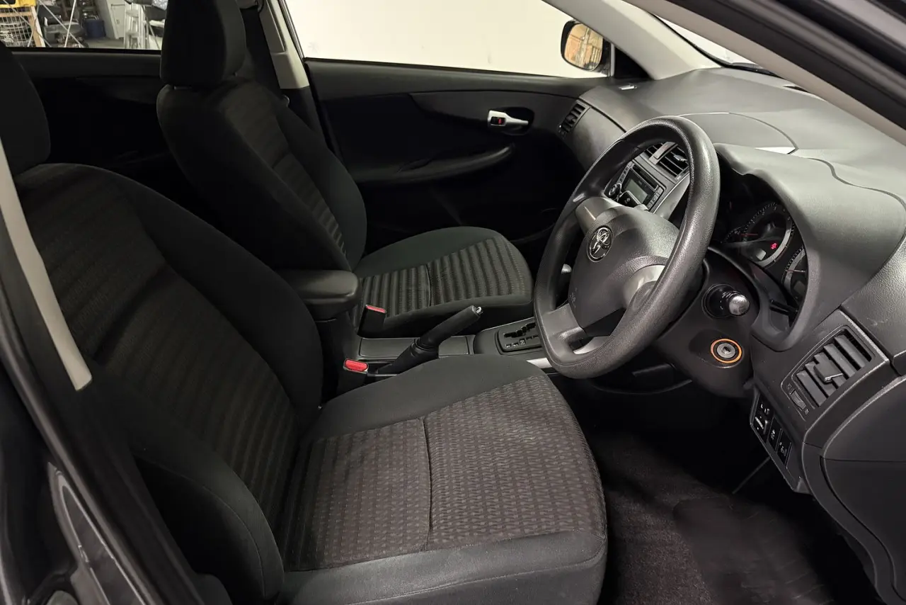 2013 Toyota Corolla Gallery Image 9