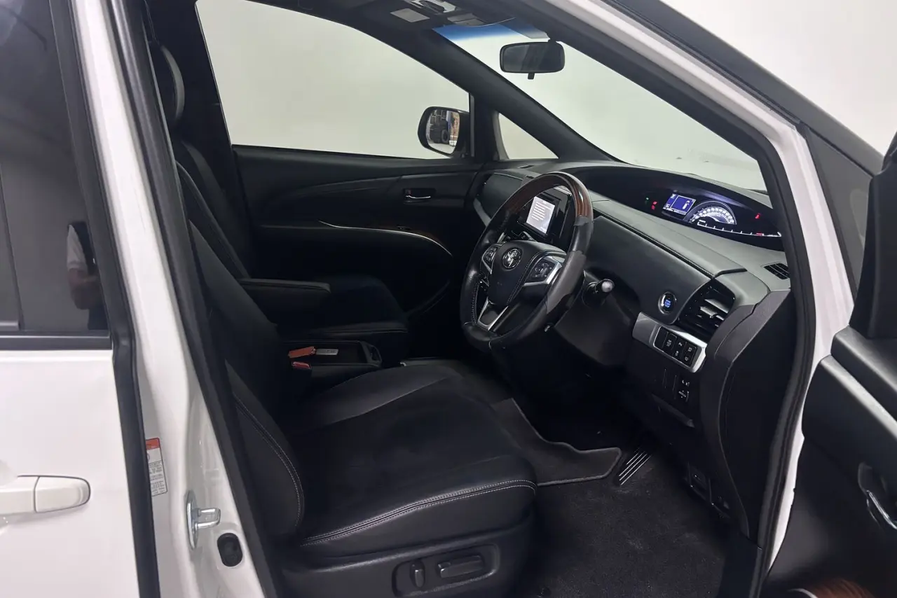 2016 Toyota Tarago Gallery Image 10
