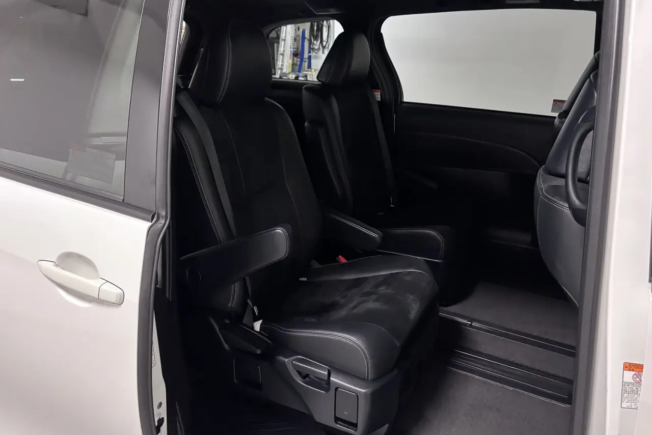 2016 Toyota Tarago Gallery Image 11